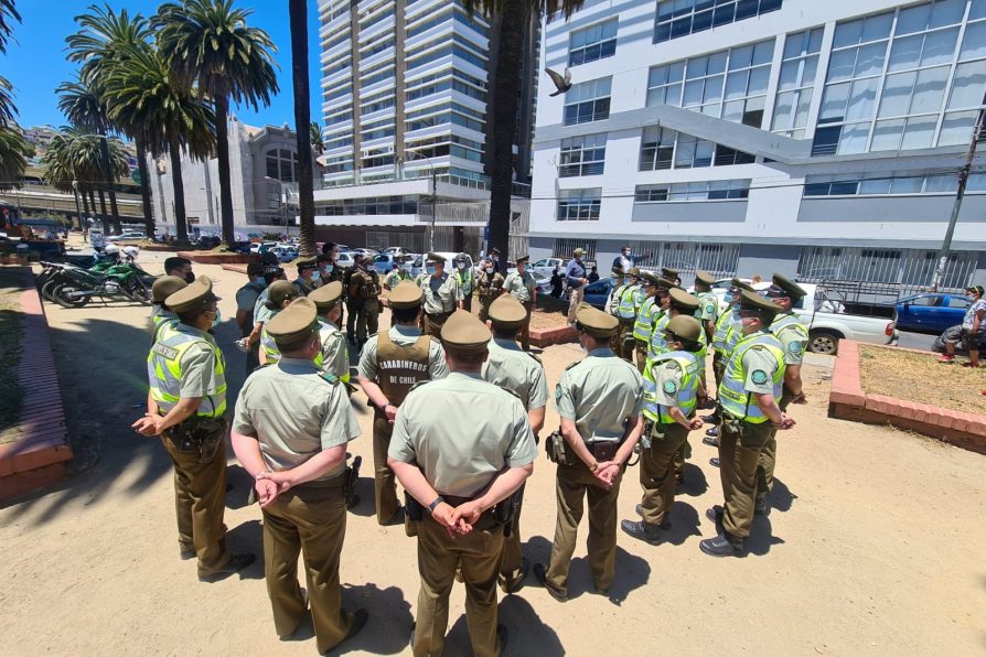 Carabineros y locatarios se reúnen con equipo de la Delegación para abordar seguridad en Valparaíso