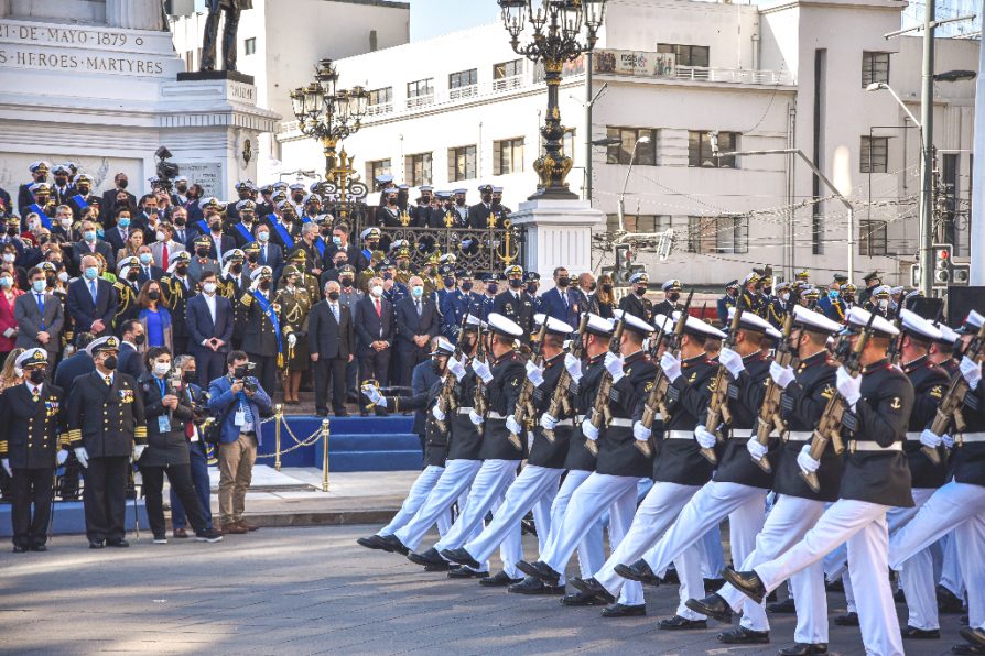 Presidente Boric y Delegada Sofía González participaron de la ceremonia en honor al Día de las Glorias Navales