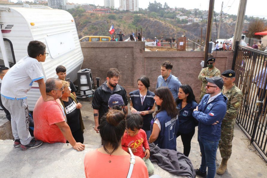 Pdte. Boric, ministros Jackson, Vallejo y Delegada González recorren zona afectada por los incendios para evaluar los avances de las entregas de ayuda