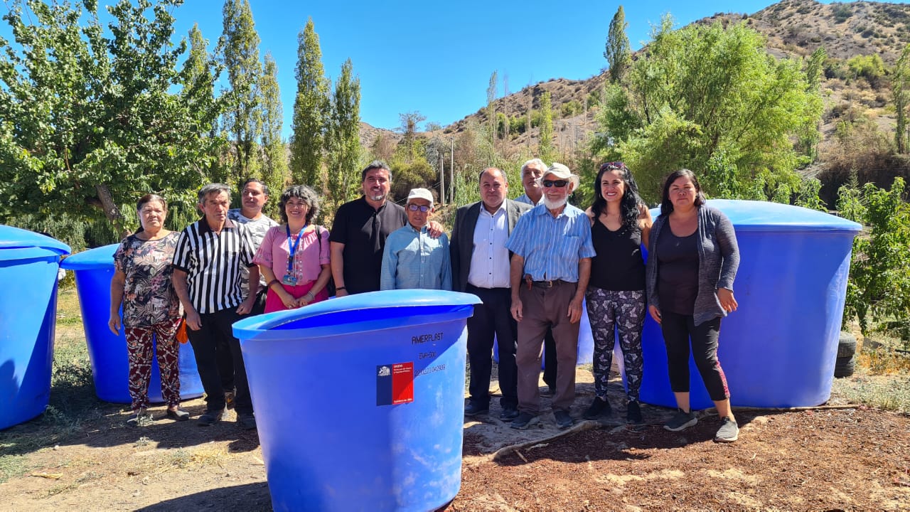 Delegación Presidencial entregó estanques de agua a familias afectadas por aluvión en la Provincia de Los Andes