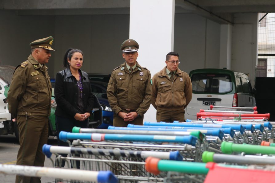 Carabineros desbarató bodega utilizada para acopiar carros y objetos que se vendían en el comercio ambulante de Valparaíso