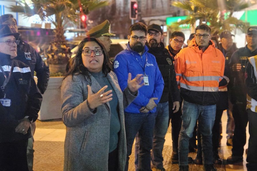 6 personas detenidas, 6 motocicletas delivery confiscadas y 2 locales con sumario sanitario dejaron masiva fiscalización nocturna en Viña del Mar