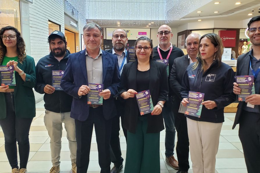 Servicios públicos fiscalizan locales comerciales del Mall Paseo Ross entregando recomendaciones a los consumidores e información respecto a los próximos Feriados Irrenunciables