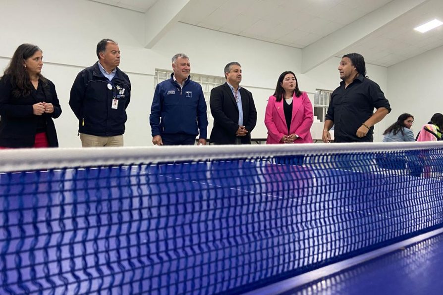 Autoridades realizan recorrido por el primer recinto deportivo completamente reconstruido tras el megaincendio de febrero de 2024