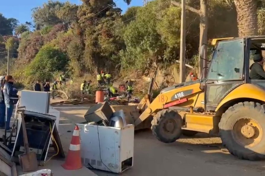 Exitoso operativo intersectorial permite desalojar terrenos tomados en sector Las Torpederas de Valparaíso