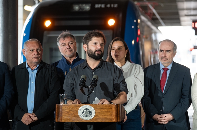 Presidente Gabriel Boric durante presentación de nuevos trenes para el Tren Limache-Puerto de EFE Valparaíso: “Simplifica la vida cotidiana con viajes más cortos y más cómodos”