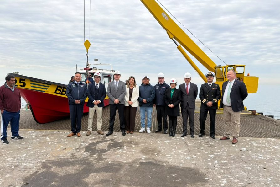 Reparación de grúa de Caleta Portales recibe visto bueno y pescadores podrán volver a trabajar tras daños provocados por temporales