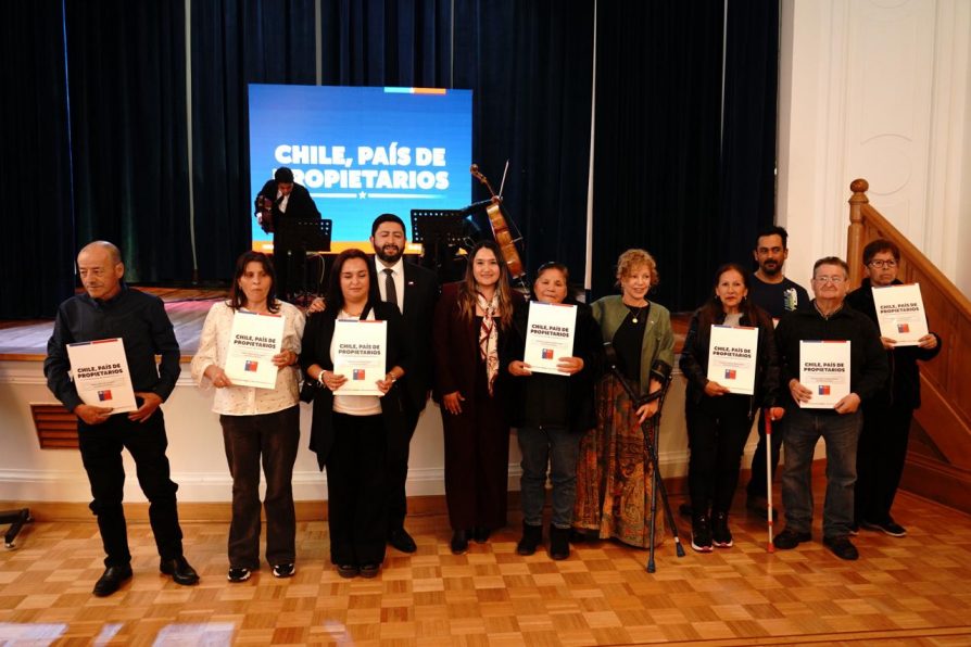 Más de 120 familias de la Región de Valparaíso reciben sus títulos de dominio en ceremonia regional
